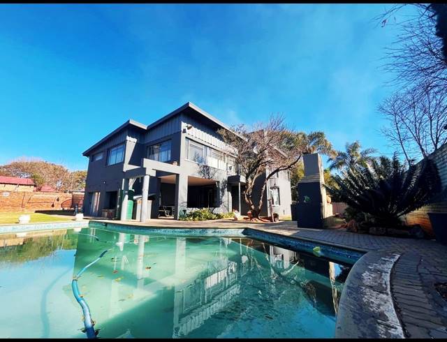 5 BEDROOM HOUSE FOR SALE IN BRAKPAN CENTRAL